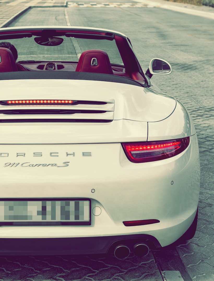911
